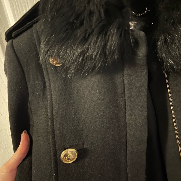 Massimo Dutti Black coat with gold buttons and removable fur collar - Picture 2 of 13